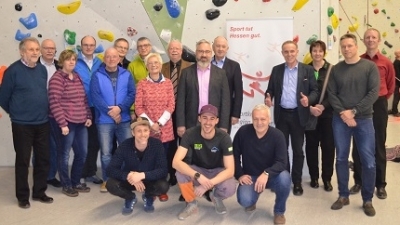 Sportkreisvorsitzender Tölle übergibt Bewilligungsbescheid über 18.000 Euro des Landessportbundes an Deutschen Alpenverein e.V.(DAV)